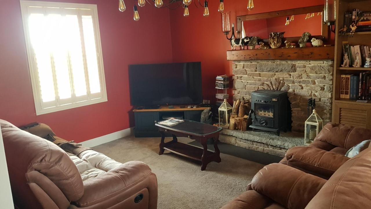 شقة Anascaul  في Traditional Irish Farmhouse المظهر الخارجي الصورة
