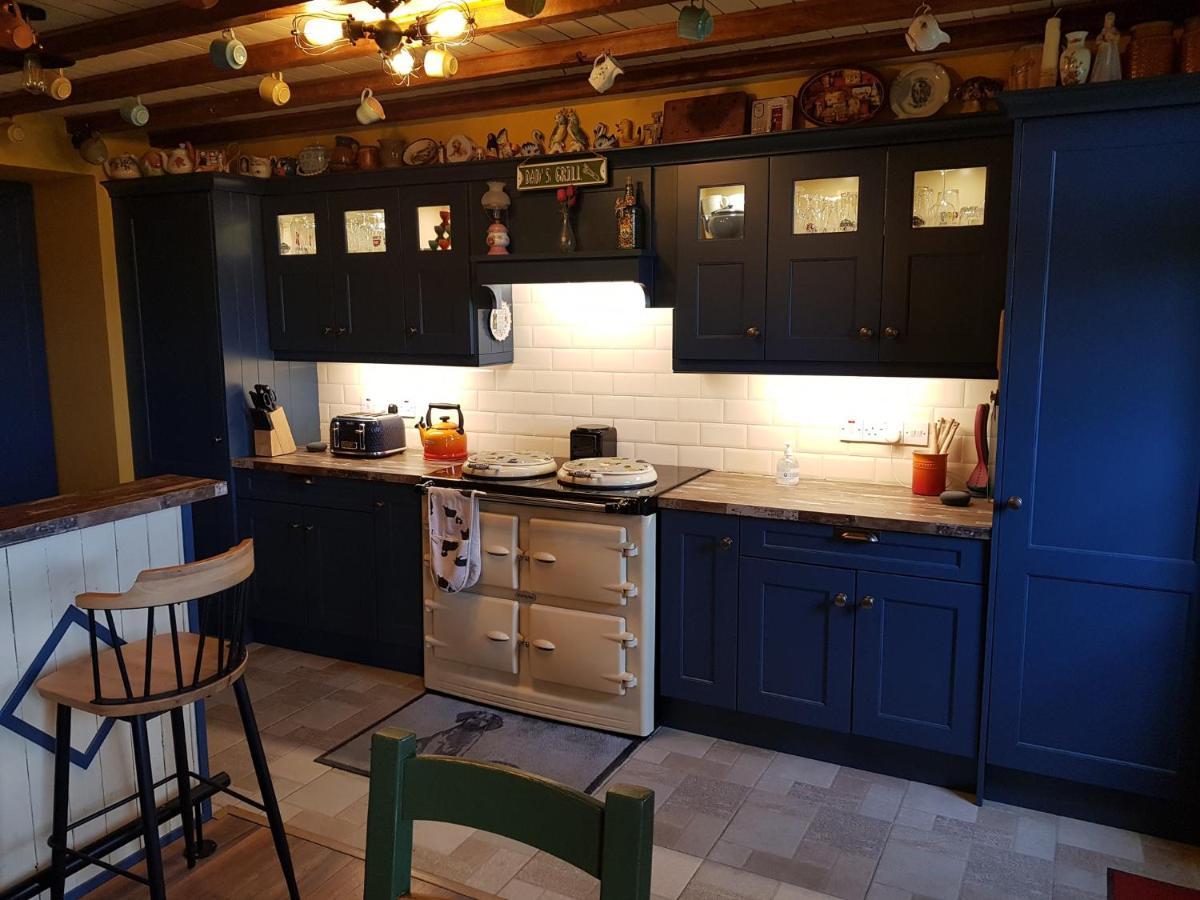 شقة Anascaul  في Traditional Irish Farmhouse المظهر الخارجي الصورة